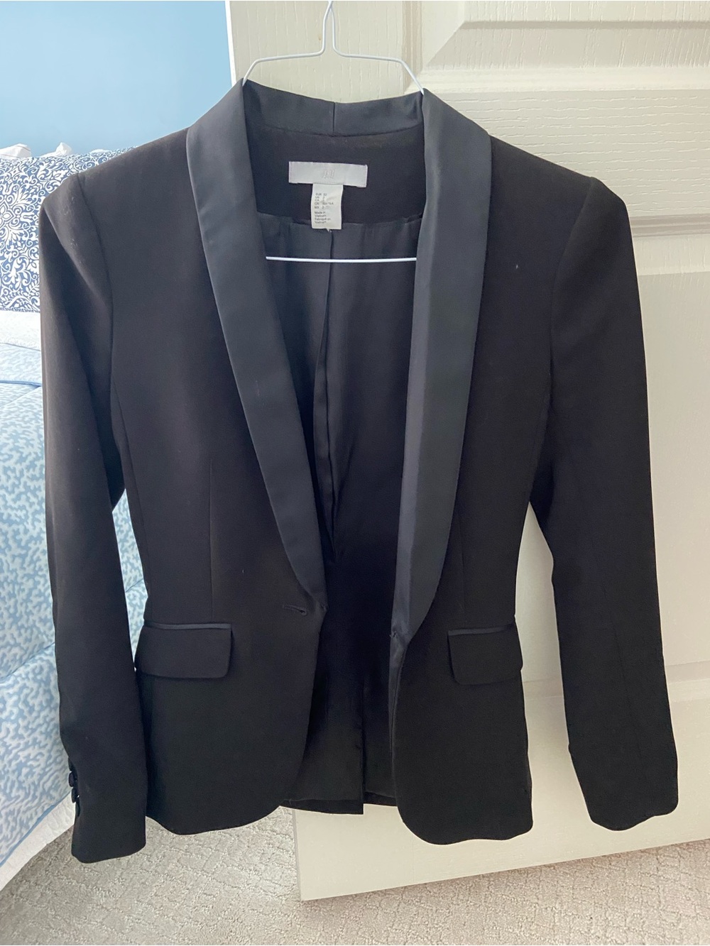 H&M Black Satin-Trim Tuxedo Blazer